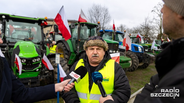 Fot. Robert Stachnik [Radio Szczecin] Rolnicy protestowali w szczecińskim porcie [WIDEO, ZDJĘCIA]