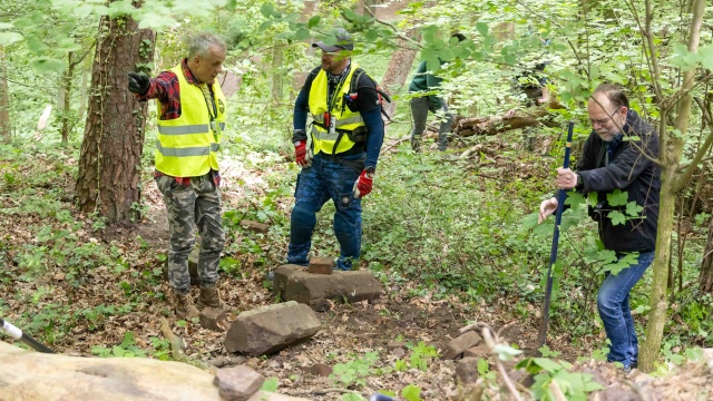 Fot. Robert Stachnik [Radio Szczecin] W Lasku Arkońskim w Szczecinie szukano fragmentów wieży Quistorpa [WIDEO, ZDJĘCIA]