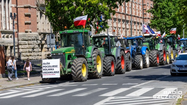 Fot. Robert Stachnik [Radio Szczecin] Protest rolników na Wałach Chrobrego [ZDJĘCIA]
