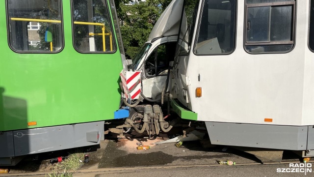 Fot. Robert Stachnik [Radio Szczecin] Bus zderzył się z tramwajem [WIDEO, ZDJĘCIA]