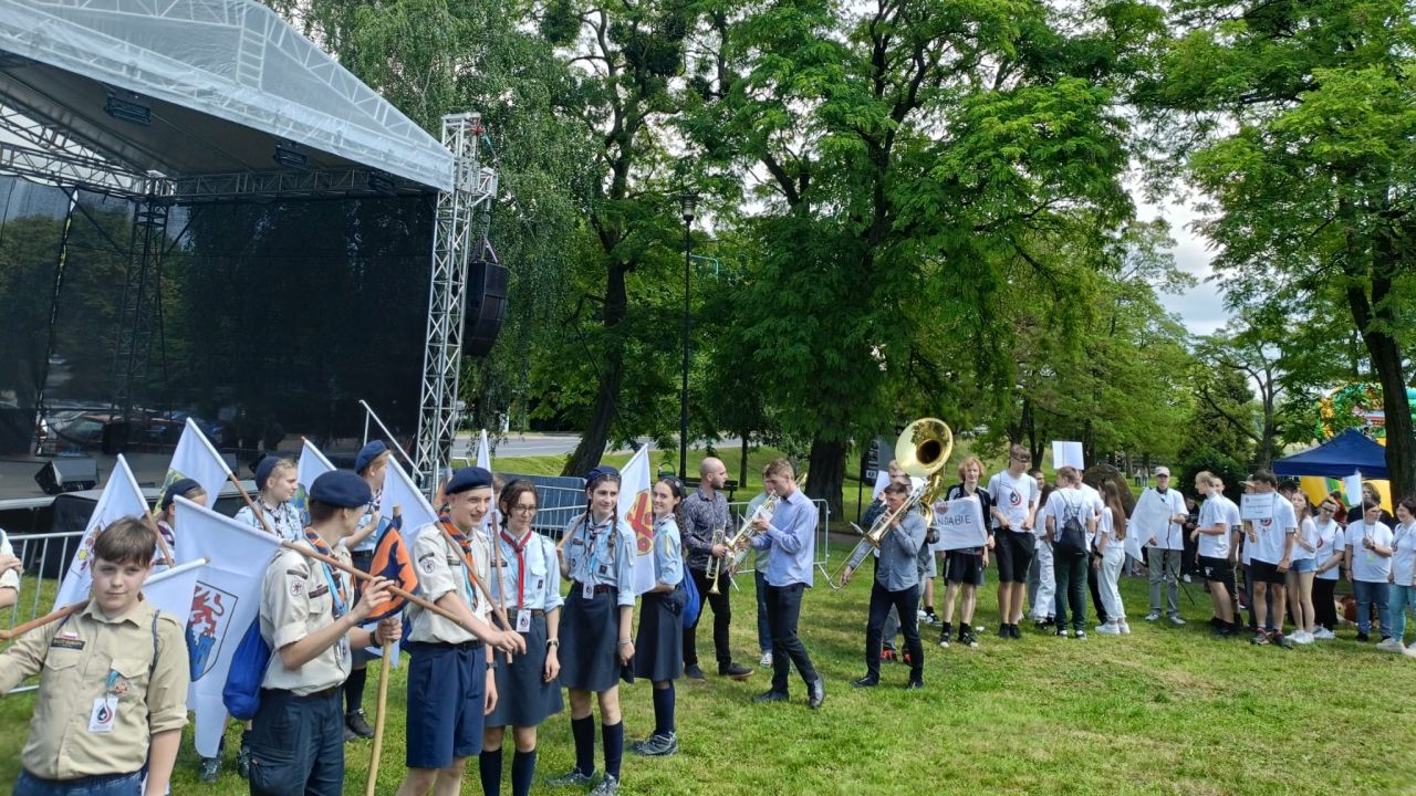 W sobotni wieczór w Wolinie zakończyły się Archidiecezjalne Dni Młodych. Coroczne spotkanie w jednym z miast archidiecezji szczecińsko-kamieńskiej wypełniły konferencje, koncerty, warsztaty i - przede wszystkim - modlitwa.