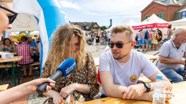 Fot. Robert Stachnik [Radio Szczecin] Mięciutki, puszysty, wędzony. Śledziowe świętowanie w Niechorzu [WIDEO, ZDJĘCIA]