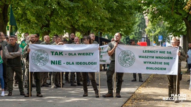 Fot. Robert Stachnik [Radio Szczecin] Leśnicy protestują, spotkali się z wojewodą. Wiceminister odpowiada [ZDJĘCIA]