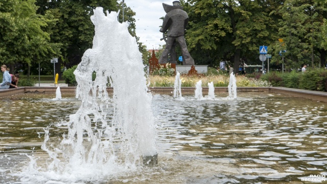 Fot. Maciej Papke [Radio Szczecin] Ochłoda w fontannie? Dzieci piszczą z radości, ale specjaliści mówią: stop [WIDEO, ZDJĘCIA]