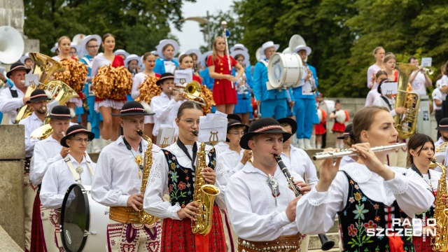 Przemarsz Orkiestr Dętych Tall Ships Races Szczecin 2024 Fot. Robert Stachnik [Radio Szczecin] Muzyczna Walka o Puchar Prezydenta Szczecina rozpoczęta [ZDJĘCIA]