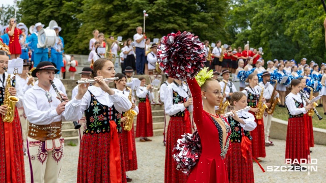 Przemarsz Orkiestr Dętych Tall Ships Races Szczecin 2024 Fot. Robert Stachnik [Radio Szczecin] Muzyczna Walka o Puchar Prezydenta Szczecina rozpoczęta [ZDJĘCIA]