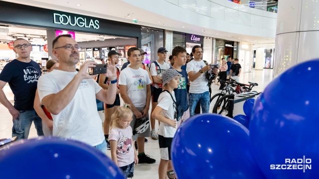 Fot. Robert Stachnik [Radio Szczecin] Wiosłujemy i pomagamy. Trwa charytatywna akcja dla hospicjum [WIDEO, ZDJĘCIA]