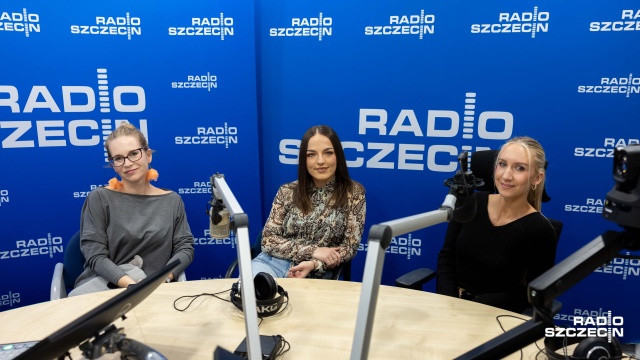 Wokalistki Asia Czajkowska, Ola Tocka, Judyta Pisarczyk udzielają wywiadu Dorocie Zamolskiej. Fot. Robert Stachnik [Radio Szczecin] Dorrey Lin Lyles i Sylwester Ostrowski w Radiu Szczecin przed premierą albumu "One Voice" [WIDEO, ZDJĘCIA]