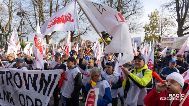 Fot. Robert Stachnik [Radio Szczecin] Protest Solidarności w obronie miejsc pracy [WIDEO, ZDJĘCIA]