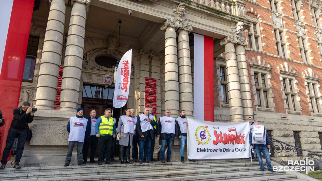 Fot. Robert Stachnik [Radio Szczecin] Protest Solidarności w obronie miejsc pracy [WIDEO, ZDJĘCIA]