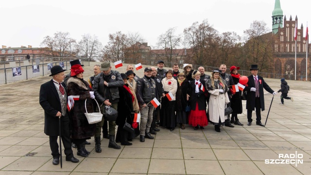 Fot. Robert Stachnik [Radio Szczecin] Świętujemy na pl. Solidarności [WIDEO, ZDJĘCIA]