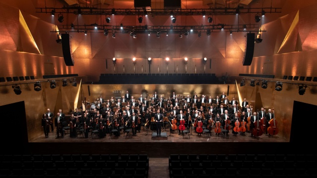 Orkiestra Symfoniczna Filharmonii im. Mieczysława Karłowicza w Szczecinie pod dyrekcją Przemysława Neumanna. Fot. Kamila Kozioł Jakub Kuszlik z Koncertem fortepianowym Paderewskiego w Filharmonii