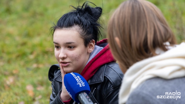 Fot. Robert Stachnik [Radio Szczecin] Mięso naszpikowane metalowymi elementami w parku. Właściciele psów przerażeni [WIDEO, ZDJĘCIA]