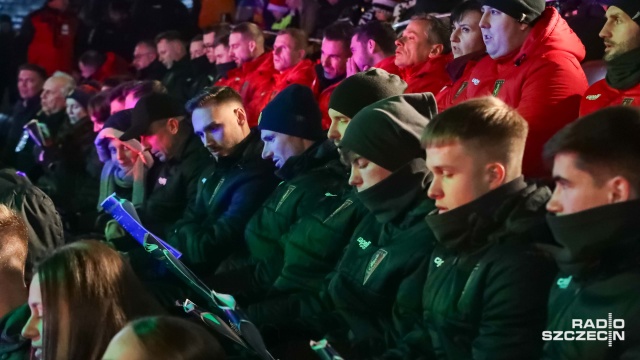 Fot. Robert Stachnik [Radio Szczecin] Kolędowanie na stadionie. "Spotykamy się całą granatowo-bordową rodziną" [WIDEO, ZDJĘCIA]