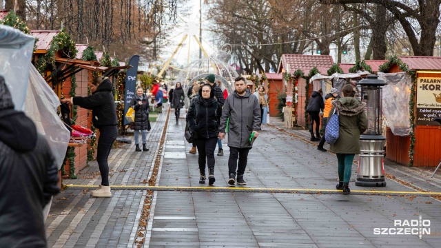 Fot. Robert Stachnik [Radio Szczecin] Wystawcy na Jarmarku Bożonarodzeniowym się skarżą [WIDEO, ZDJĘCIA]