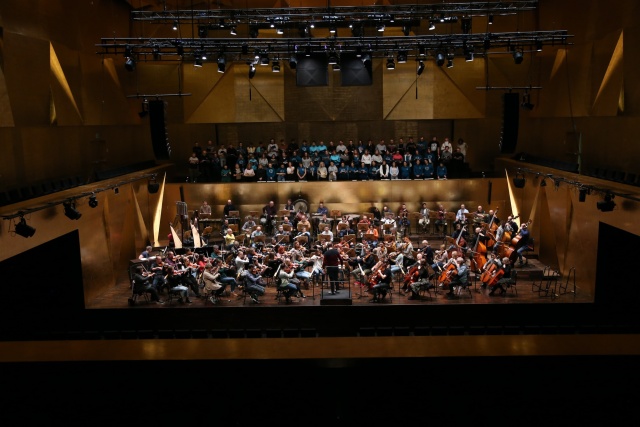 Próba generalna Orkiestry Symfonicznej Filharmonii im. Mieczysława Karłowicza w Szczecinie i Chóru Politechniki Morskiej pod batutą Przemysława Neumanna. Fot. Katarzyna Plater-Zyberk Chór Politechniki Morskiej w Filharmonii z muzyką Bożego Narodzenia [ZDJĘCIA]