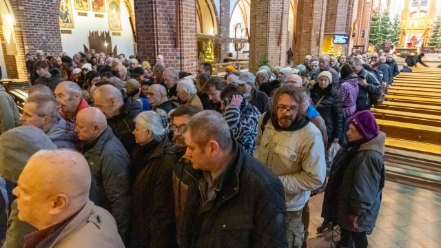 Fot. Robert Stachnik [Radio Szczecin] Wigilia i paczki dla potrzebujących w katedrze [ZDJĘCIA]