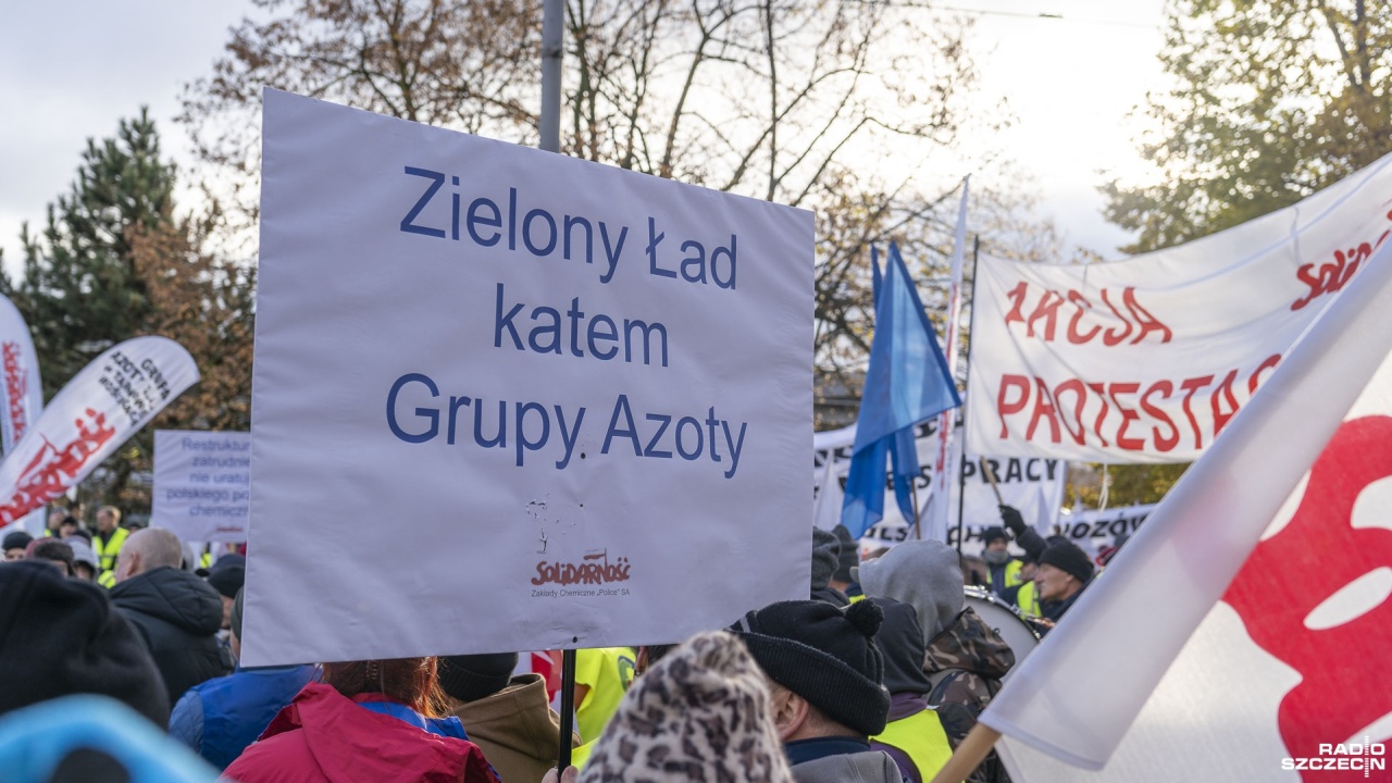 Protest pracowników Grupy Azoty. "By nie zniszczono nas gospodarczo i społecznie" [ZDJĘCIA]