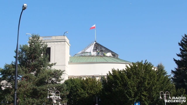 Będą dalsze prace Sejmu nad rządowym projektem ustawy okołobudżetowej. Taką decyzję podjęła jednogłośnie Komisja Finansów Publicznych. Posłowie wykreślili z porządku obrad niemal tożsamy projekt prezydenta.