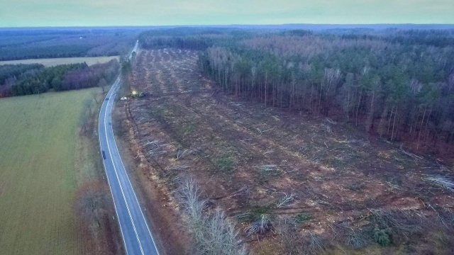 Postępy na terenach przygotowywanych do budowy ostatniego odcinka drogi ekspresowej S11 Bobolice - Szczecinek.