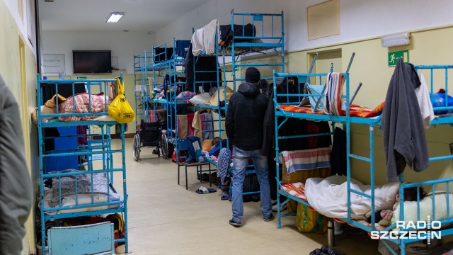 Tylko minionej doby do ośrodka prowadzonego przez Stowarzyszenie Feniks przy ulicy Zamkniętej trafiło kilkanaście osób. Mają tam zapewnione wyżywienie i nocleg.