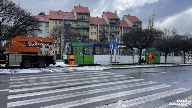 Tramwaj wykoleił się na ulicy Parkowej w Szczecinie. Do zdarzenia doszło na dojeździe do ulicy Dubois.