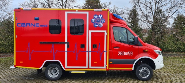 Specjalistyczny pojazd trafił do szczecińskiej straży pożarnej. To samochód do dekontaminacji, czyli usuwania i dezaktywacji substancji szkodliwych podczas działań medycznych.