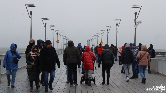 Ferie w pełni, ale nie dla wszystkich naturalnym kierunkiem zimowych podróży są góry. Chociaż nad morzem wieje, a zdecydowanie częściej od śniegu pada deszcz, to chętnych do odpoczynku nad Bałtykiem nie brakuje.