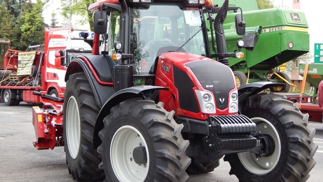 Rozszerzają się protesty rolników we Francji. W nocy farmerzy zablokowali kolejne autostrady protestując przeciwko trudnym warunkom ekonomicznym w ich branży i unijnym regulacjom.
