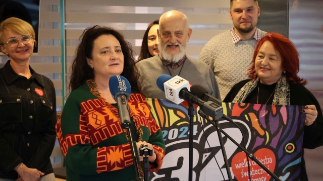 Kołobrzeg gotowy na niedzielny 32 Finał Wielkiej Orkiestry Świątecznej Pomocy. Wśród wolontariuszy nie brakuje takich, którzy z orkiestrą grają przez trzy dekady.