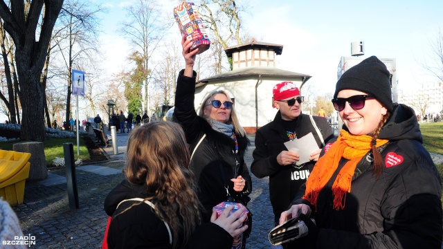 Kąpiel w morzu, pokazy sprzętu wojskowego, do tego licytacje i występy zespołów, a o godz. 20:00 Światełko do Nieba.