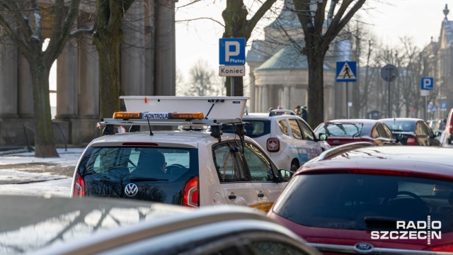 Maleje liczba kontrolerów w Strefie Płatnego Parkowania część przesunięta została na inne stanowiska. To między innymi przez wprowadzenie nowego sposobu kontrolowania kierowców.