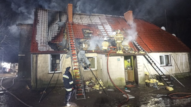O krok od tragedii w powiecie kołobrzeskim. W miejscowości Stramnica, po północy, doszło do pożaru domu dwurodzinnego.