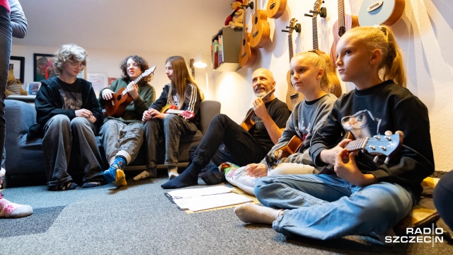 Ukulelowe śpiewanki, wspólne pogadanki i fantastyczna atmosfera - tak wyglądało niedzielne rodzinne spotkanie z okazji Światowego Dnia Ukulele.