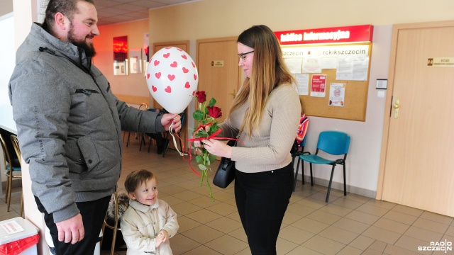 Połączeni z miłości do dzielenia się krwią - pod takim hasłem odbyła się walentynkowa akcja oddawania krwi w Regionalnym Centrum Krwiodawstwa i Krwiolecznictwa w Szczecinie.