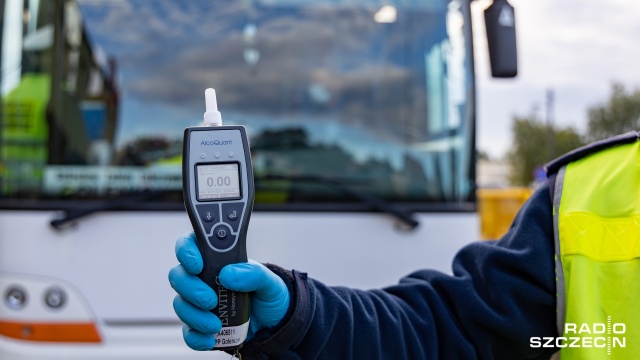 Mniej kierowców pod wpływem alkoholu, więcej prowadzących auta pod wpływem narkotyków - szczecińska policja podsumowała 2023 rok.