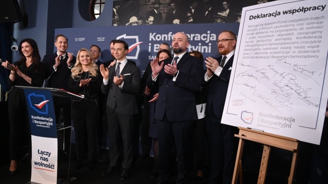 Konfederacja rozpoczyna bój o samorządy, a na jej listach znajdą się niektórzy przedstawiciele ruchu Bezpartyjnych Samorządowców. Podczas konwencji w Warszawie ogłoszono wspólny start i hasło kampanii: Łączy nas wolność.