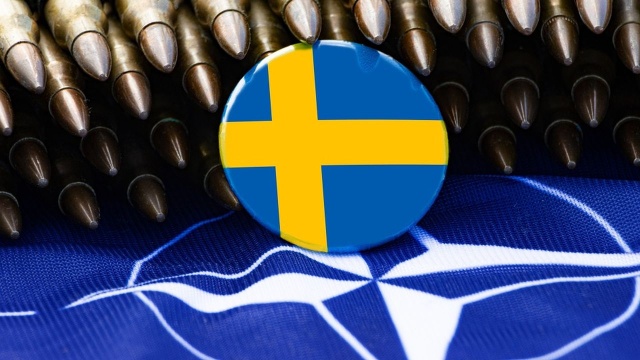 Szef klubu parlamentarnego rządzącego Węgrami Fideszu złożył formalny wniosek o uzupełnienie porządku obrad kolejnej sesji parlamentu o punkt dotyczący głosowania nad zgodą na wejście Szwecji do NATO. W dokumencie napisano że koalicja rządowa zamierza głosować za.