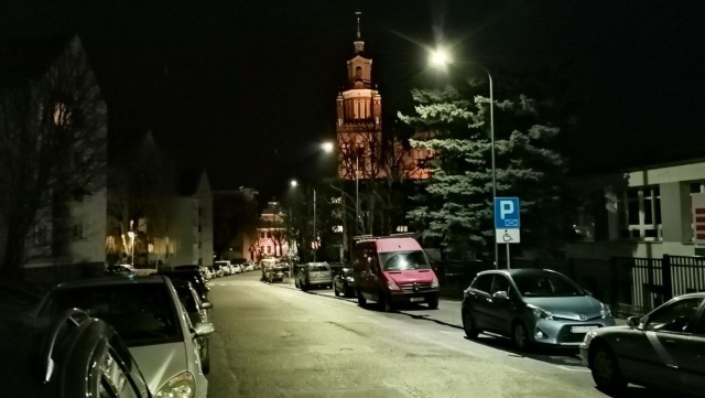 Jaśniej i bezpieczniej - dla pieszych i kierowców - jest w Stargardzie. Właśnie stanęły tam 54 nowe latarnie.