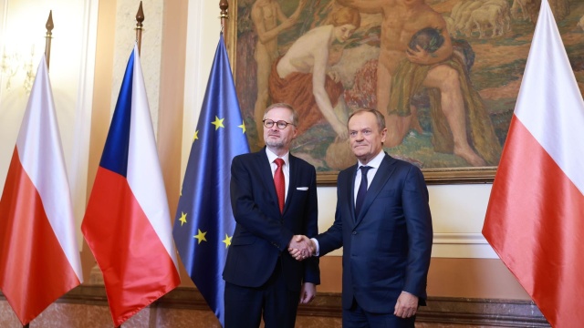 Premier Donald Tusk rozpoczął wizytę w Pradze, gdzie spotka się z szefem czeskiego rządu Petrem Fialą i weźmie udział w spotkaniu premierów państw Grupy Wyszehradzkiej. Oprócz Polski i Czech tworzą ją Węgry oraz Słowacja.