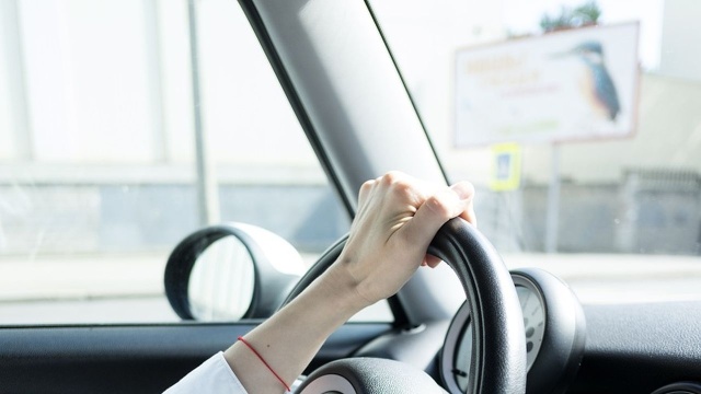 Pędziła Teslą ponad 200 kilometrów na godzinę - wpadła w ręce stargardzkich policjantów. To 44-letnia kierująca.
