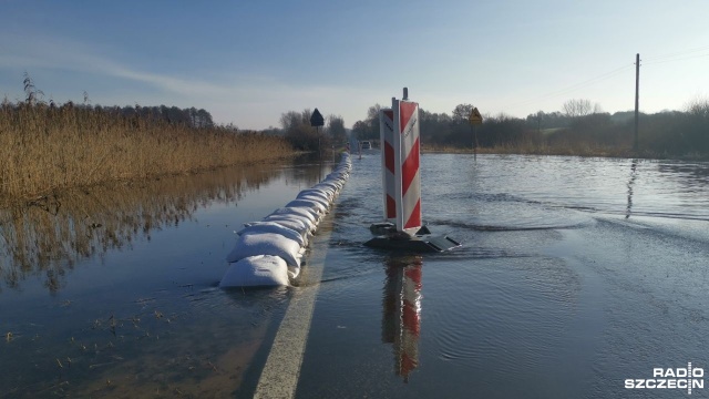 Odcinek krajowej 20 w Dzwonowie, między Stargardem a Chociwlem, nadal pozostaje zamknięty dla ruchu.