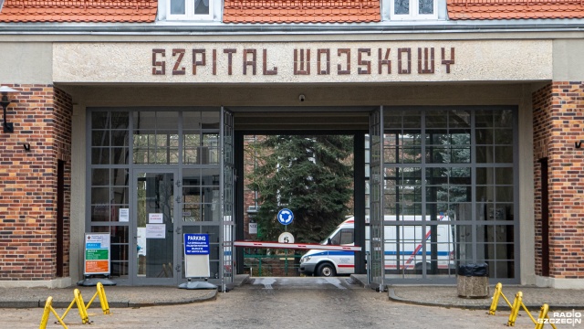Po wypadku na placu Rodła na oddział przy Piotra Skargi trafiło w piątek pięć osób, głównie z obrażeniami ortopedycznymi - przekazał Marcin Górka, rzecznik Szpitala Wojskowego w Szczecinie.