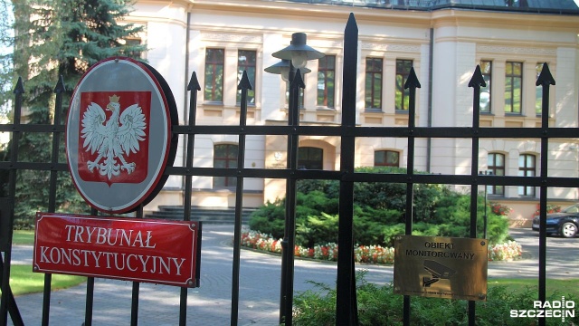 Projekty trzech ustaw i projekt uchwały Sejmu - to zestaw aktów prawnych, które mają stanowić projekt reformy Trybunału Konstytucyjnego.