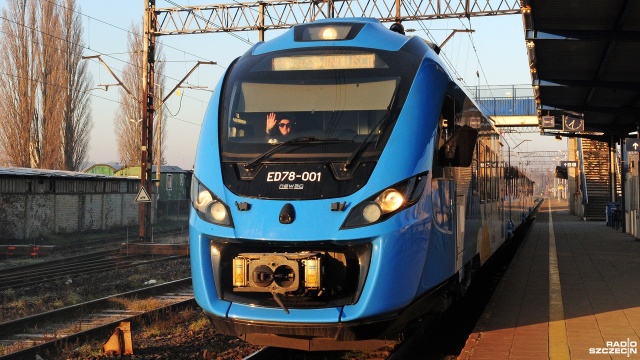 Od 1 września pasażerowie będą mogli nabyć miesięczny bilet metropolitalny - porozumienie zawarły samorządy znajdujące się w projekcie Szczecińskiej Kolei Metropolitalnej.
