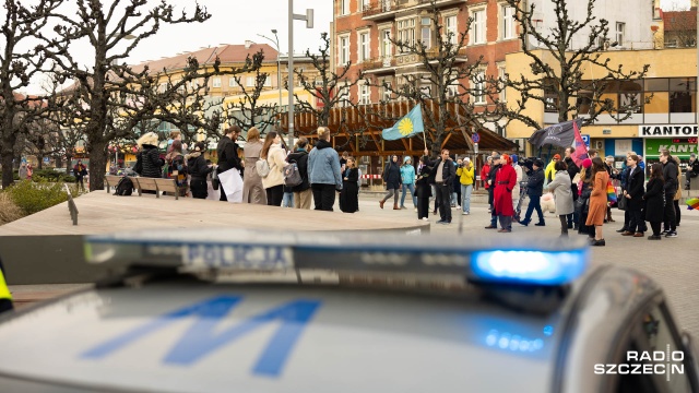 Usuń prze zostaw moc - pod takim hasłem kilkadziesiąt osób przeszło ulicami Szczecina manifestując sprzeciw wobec przemocy, która dotyka kobiet.