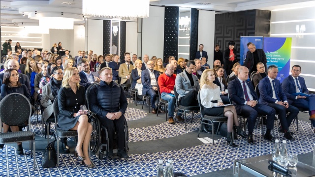 Prezydent Szczecina po raz kolejny rozmawia z przedsiębiorcami o rozwoju miasta. Piotr Krzystek spotkał się z przedstawicielami firm związanych z Północną Izbą Gospodarczą.