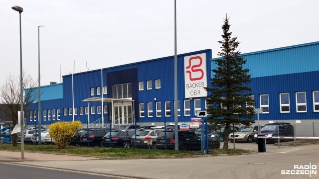Zwolnieni pracownicy zakładu Backer OBR w Stargardzie dostaną wynagrodzenie za okres wypowiedzenia, mogą też liczyć na premię i oferty od pracodawców działających w parku przemysłowym - zapewnia zarząd firmy.