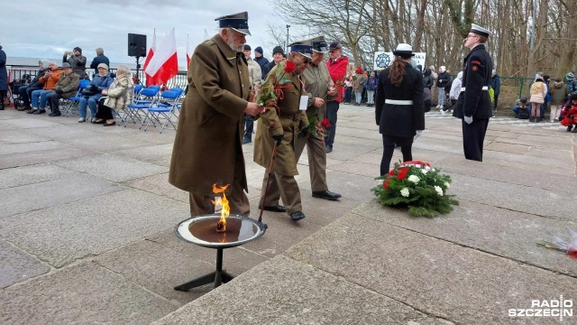 Dobiegają końca uroczystości związane z 79. rocznicą walk o Kołobrzeg. Dziś centrum wydarzeń był Pomnik Zaślubin z Morzem.
