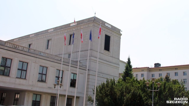 W czwartek o dziewiątej rozpoczyna się drugi dzień posiedzenia Sejmu. Posłowie mają między innymi wysłuchać informacji bieżącej rządu na temat wprowadzenia wakacji od ZUS, o co wnieśli posłowie PSL.